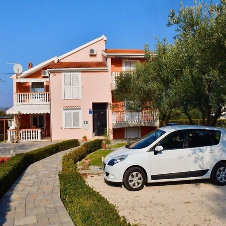 Apartments Darko - 30 M From Beach Сукошан Экстерьер фото